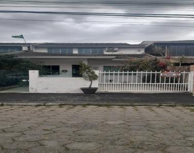 Casa Geminada a venda no centro de  Camboriú/SC