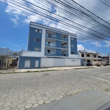 Apartamento semi-mobiliado a venda no Bairro Tabuleiro em Camboriú/SC