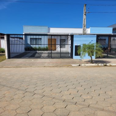 Vende-se Casa no Bairro Cedros - Camboriú / SC.