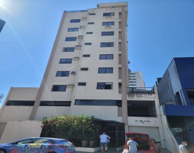 Apartamento à venda no Centro de Itajaí/SC.